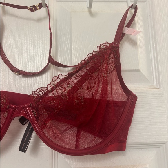 Victoria's Secret Red Lace Bra Size 38D New - Picture 3 of 12
